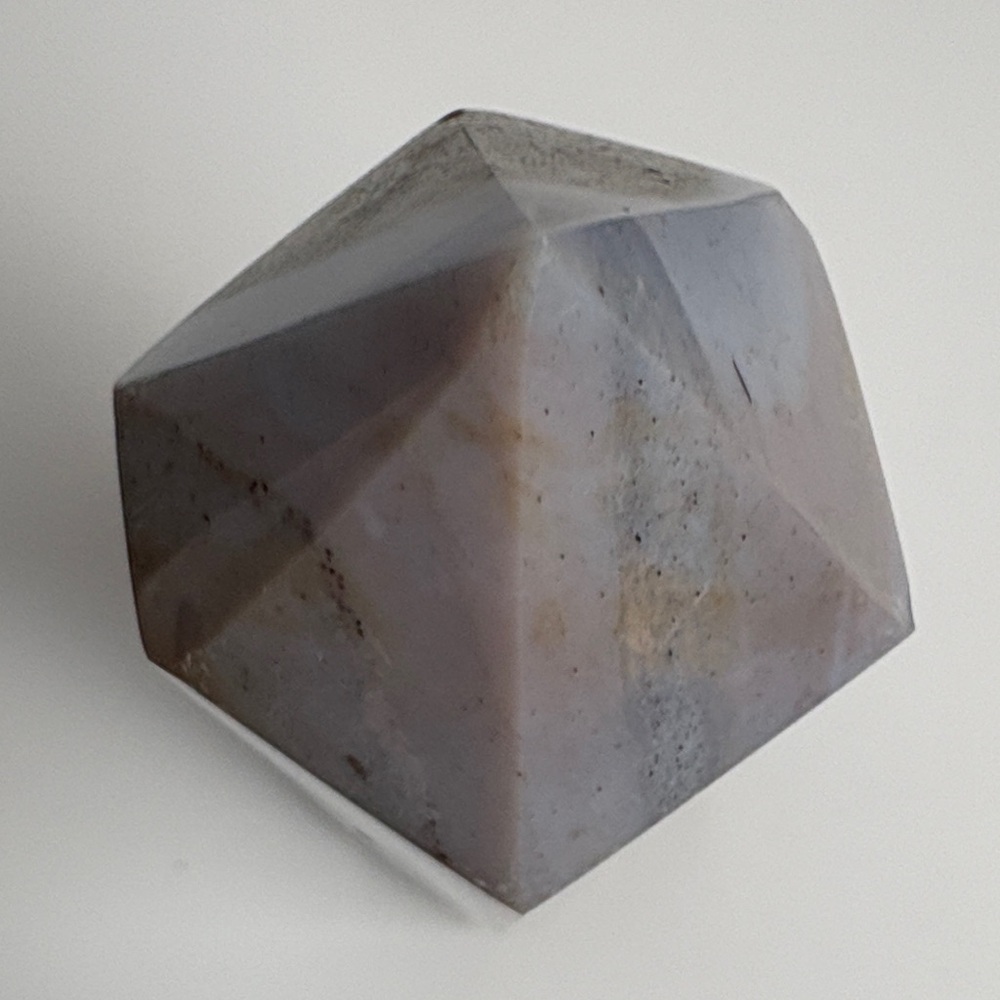 Large chalcedony crystal tower stone - Picture 8 of 11